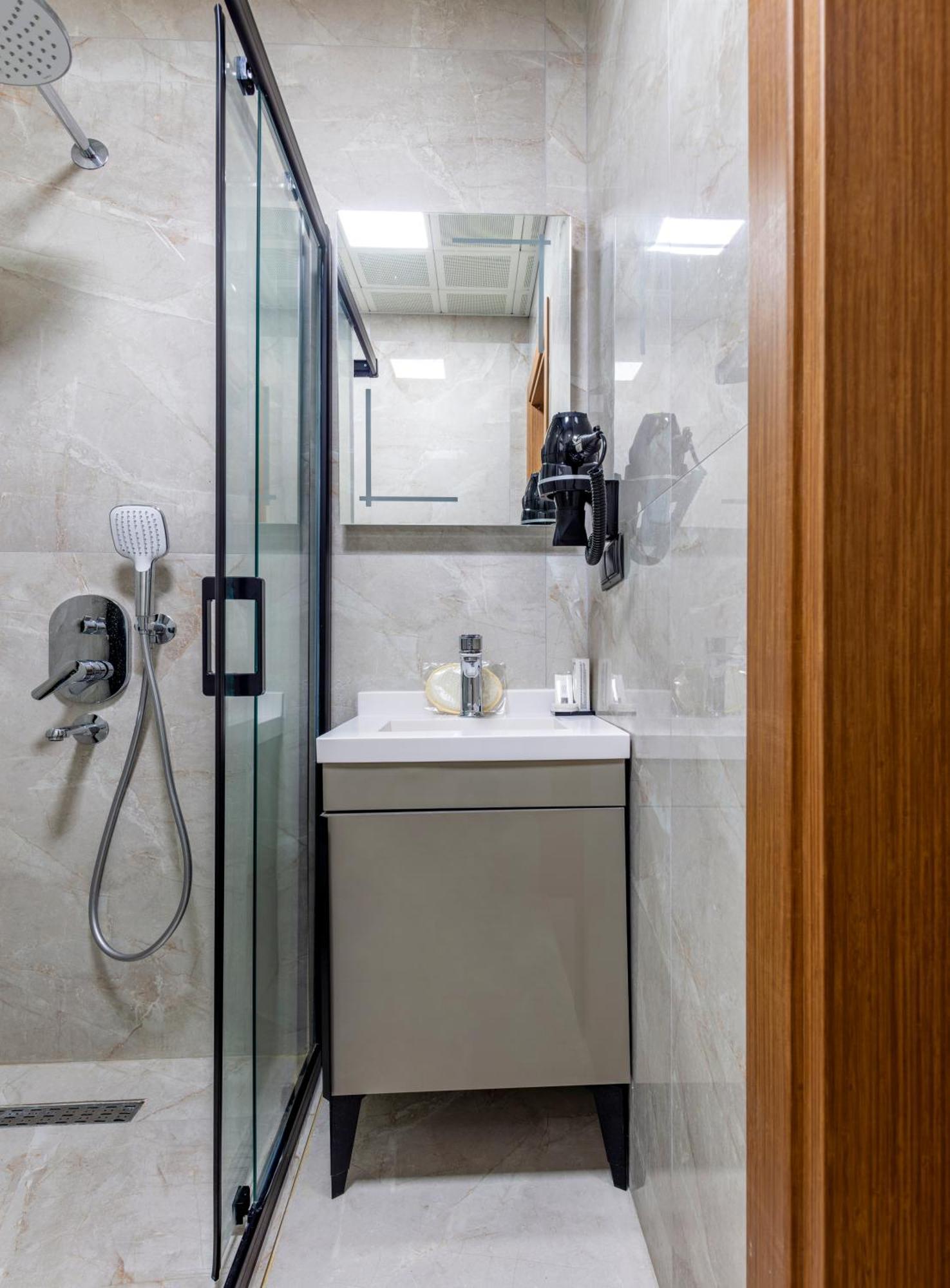 Dem Premium Hotel - Round Trip Airport Service - Istanbul International Airport Arnavutkoy Extérieur photo